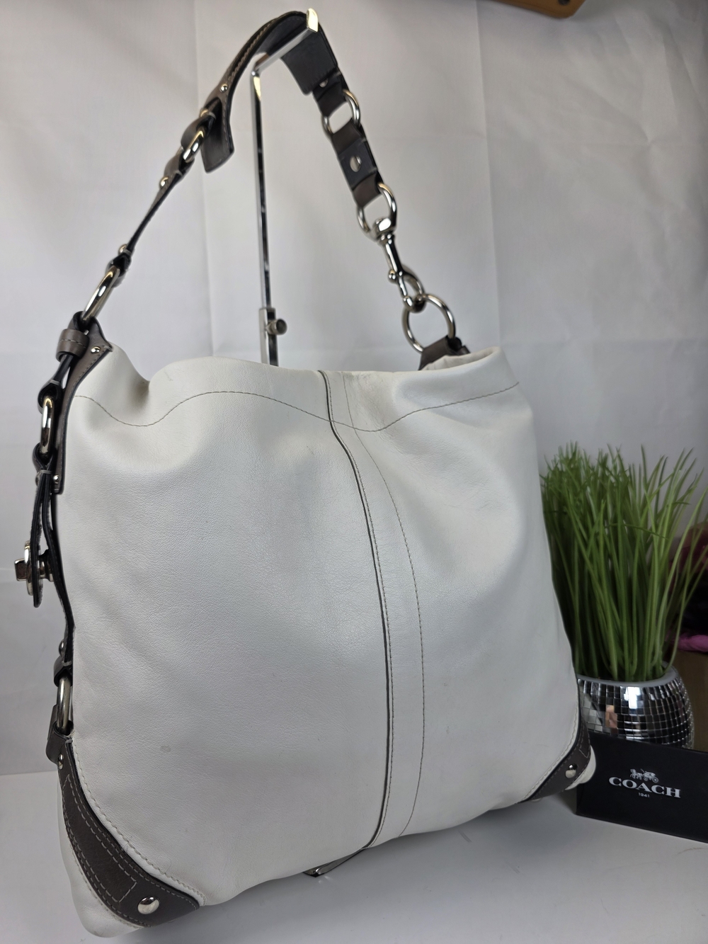 Coach Xlarge Carly Hobo White Leather Shoulder Large Bag with Gray Brown Trim - Picture 4 of 16